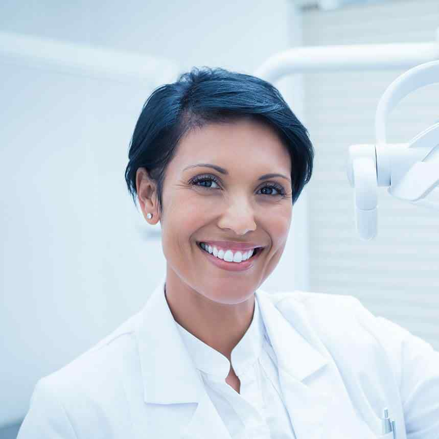 https://leemingdentalclinic.co.uk/wp-content/uploads/2020/02/doctor-01.jpg