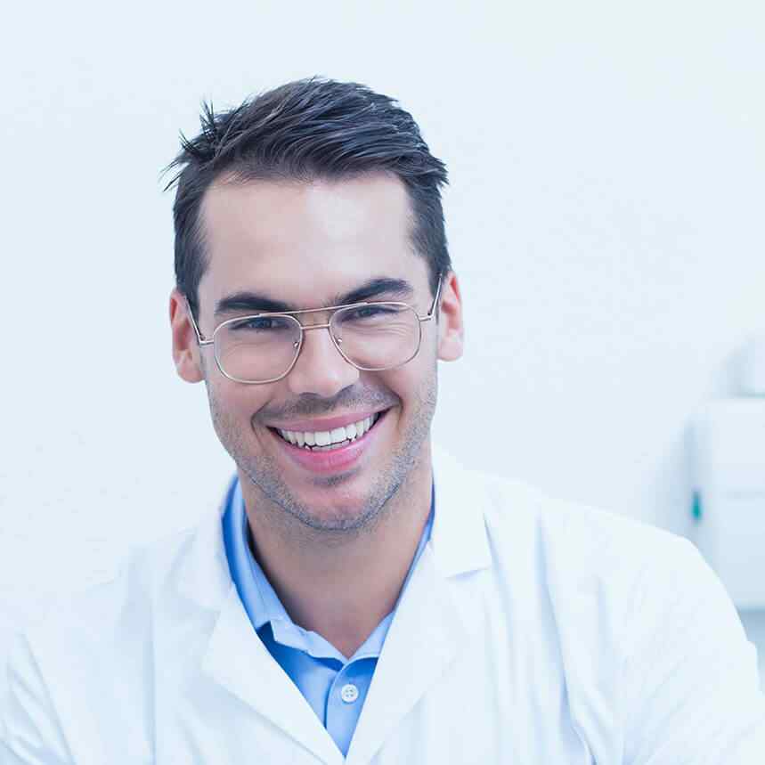 https://leemingdentalclinic.co.uk/wp-content/uploads/2020/02/doctor-03.jpg